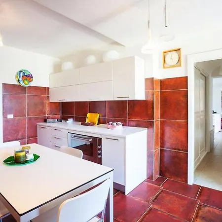 Landhuis Beautiful With Spectacular Views - Potapova